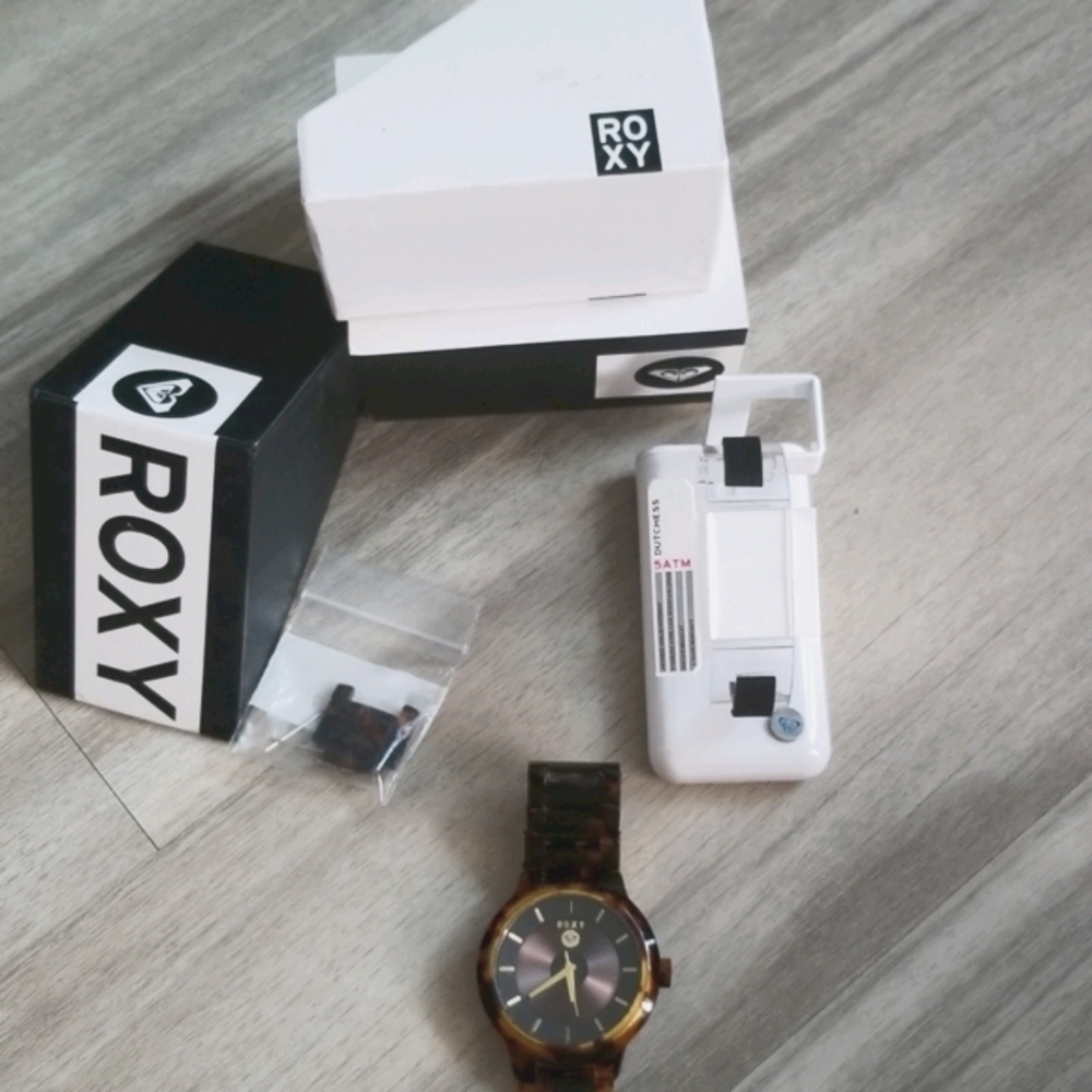 Roxy Tortoise Duchess Quartz Wrist Watch Original Square Box Unisex